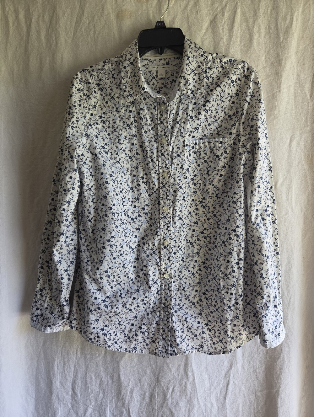 Banana Republic Womens Button-Down Shirt L Blue White Floral Print Pearl Snaps